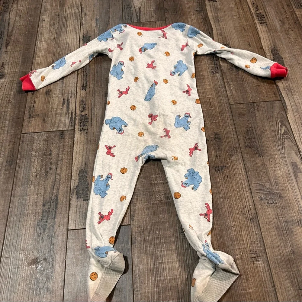 Carter’s Sesame Street Pajamas Footed Sleeper Size 24 Months Organic‎ Cotton
